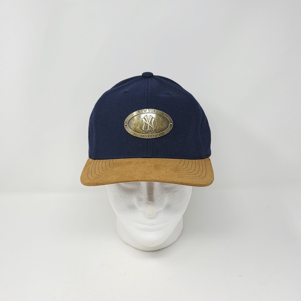 Mitchell & Ness New York Yankees 2-Tone Metal Logo Retro Suede Snapback Hat Cap